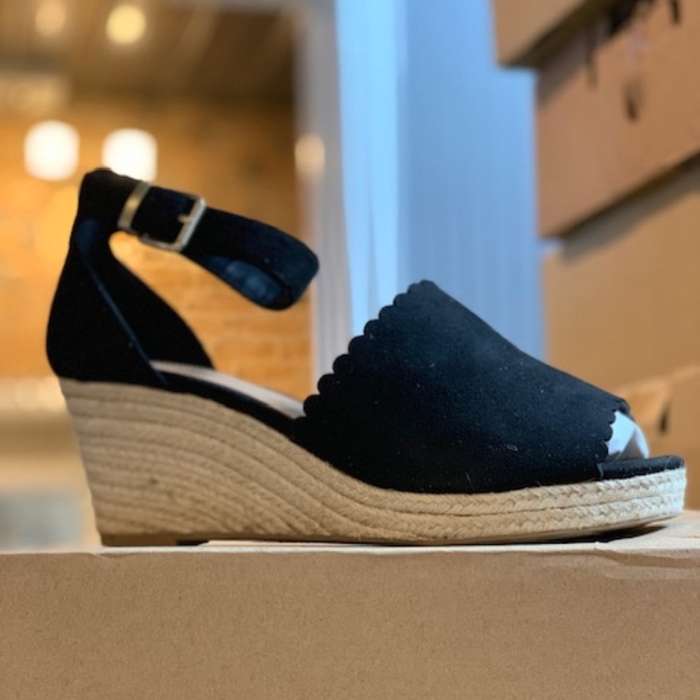 Black Wedge